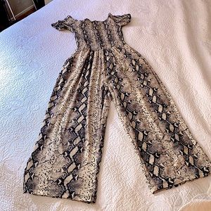 J for Justify gorgeous Jumpsuit animal print S💗